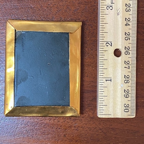 1860s 1/9 Plate Ambrotype Glass Photograph Brass Mat Preserver of a Young Boy - Picture 3 of 3